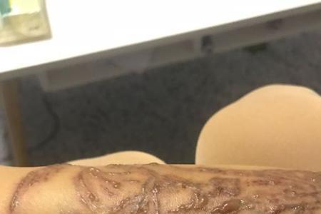 喷绘纹身晕染到手怎么洗