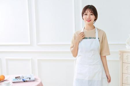 纺织女工如何戴围裙上班