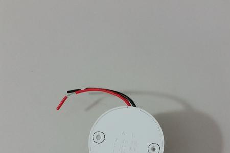 声控灯是灯泡控制还是灯座控制