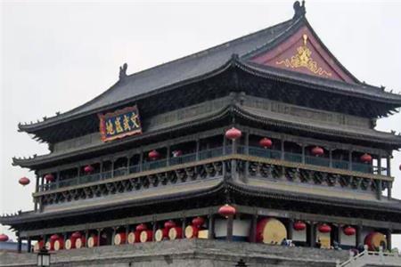 擂鼓撞钟的意思