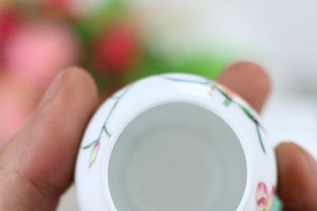 鸟食罐和杯把怎么粘
