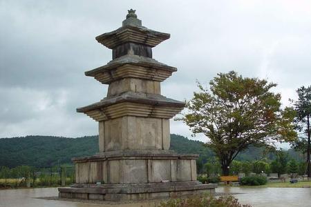 三层塔的寓意