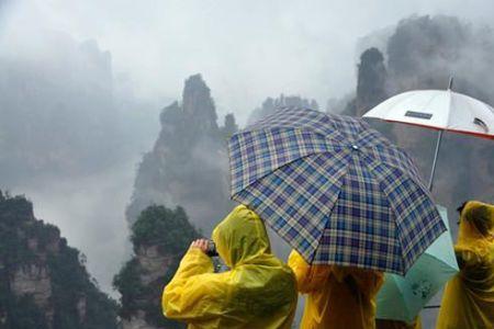 张家界7月底旅游人多吗