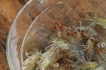 河虾冷水下锅还是热水