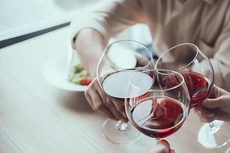 自己不喝酒怎样给别人敬酒