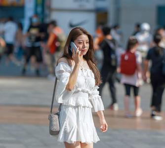 只穿白色衣服的心理