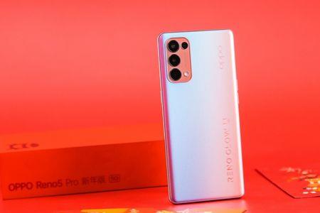 opporeno5pro+是塑料中框吗