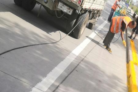 路边石警示油漆怎么刷