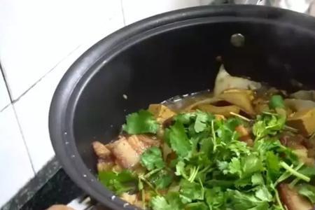 东北酱缸猪肉的家常做法