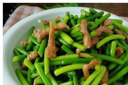 水萝卜炒蒜苔的做法