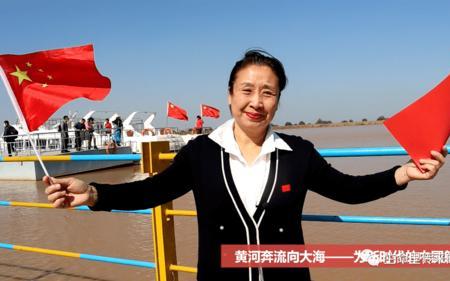 黄河奔白云飘后面应该写什么