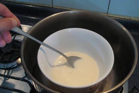 瓶装鲜牛奶用微波炉加热行吗