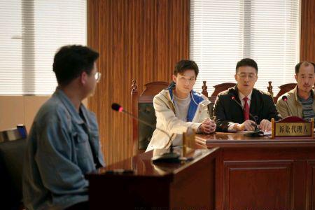 底线洛优优扮演者是朵朵吗