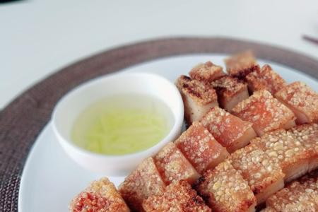 脆皮五花肉白醋可以不加吗