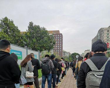 排队让女生站前面还是后面