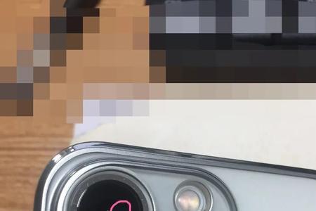 苹果13摄像头边缘卡灰