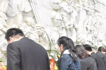 扫墓默哀时播放什么音乐