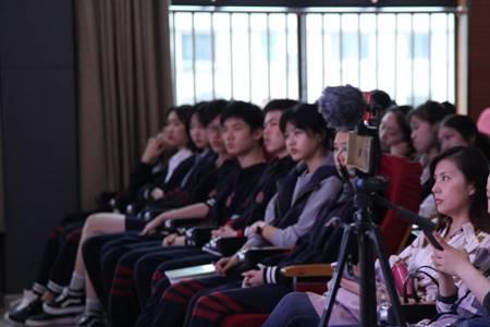 北京戏曲学院初中毕业可以去吗
