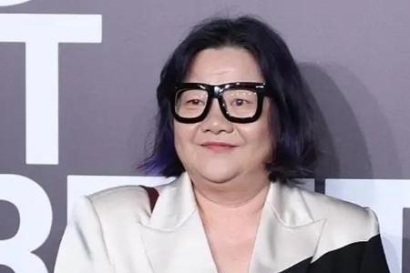 洪晃为什么姓洪
