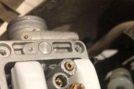 110摩托车加油门突突怎么回事