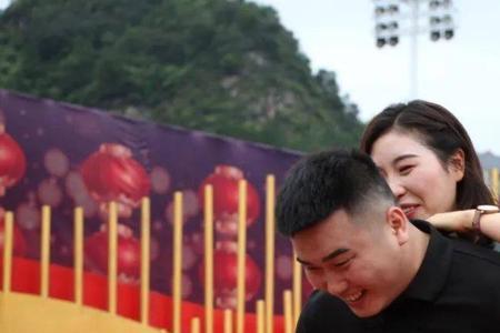 小伙相亲路上跳进水里救人电影