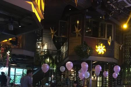 饭店中用什么放音乐