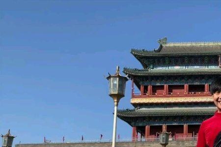 北京欢迎你穿红旗袍的是谁