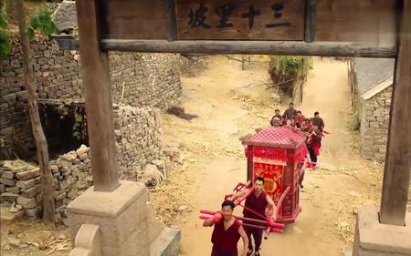 红高粱拿公鸡拜堂那个女人