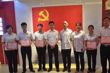 融入中心抓党建是什么意思