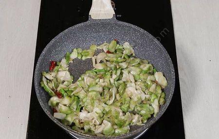 青菜头炒肉家常做法