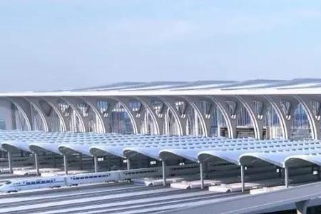 高铁站一般建在城市的什么地方