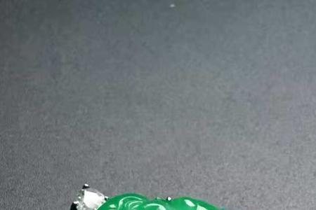 色如翡翠意思