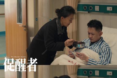促醒者里小暖奶奶扮演者