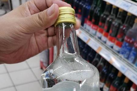 白酒为什么要摇一摇
