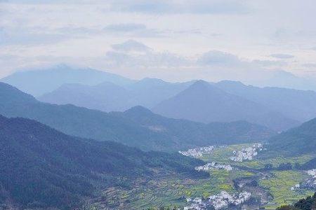乡村的远山可以怎么形容
