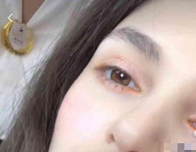 嘴巴嘟嘟的意思