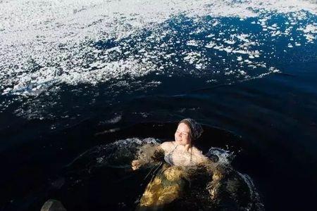 人在冰冷的海水中能坚持多久