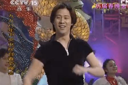 解晓东历届春晚唱的歌