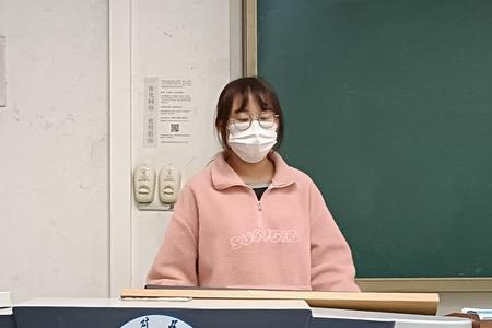 勇毅笃行共克时艰什么意思