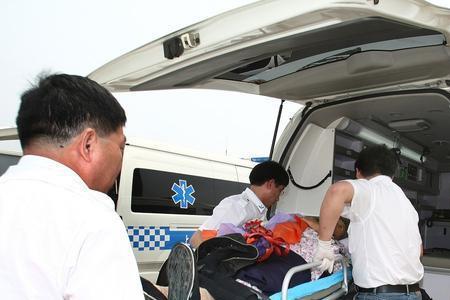 救护车的警笛声用象声词