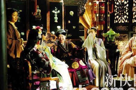 新版红楼梦旁白是谁配音的