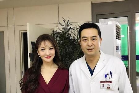 青瓷中颜若水的助理扮演者是谁