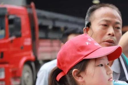 小记者写完稿子交到哪里