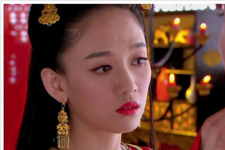 东方不败陈乔恩小时候被谁所救
