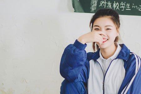 都市茶座里的露露真名叫什么