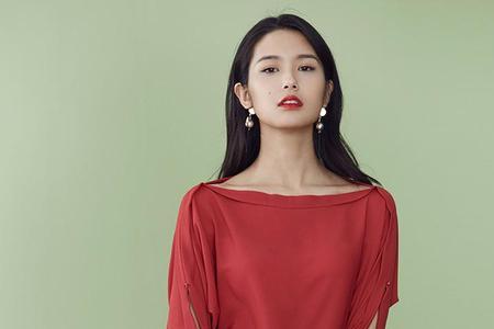 女人露肩膀是什么意思