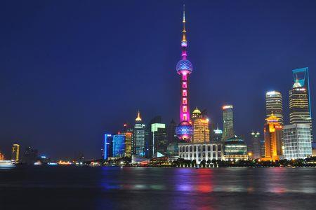 黄浦江几号码头离东方明珠最近