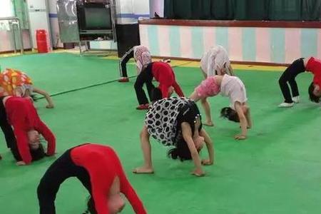 7岁男孩没学过舞可以劈叉吗