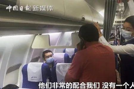 电影平凡英雄最后谁下的飞机