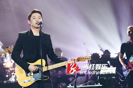 hey dog乐队主唱是梁博吗